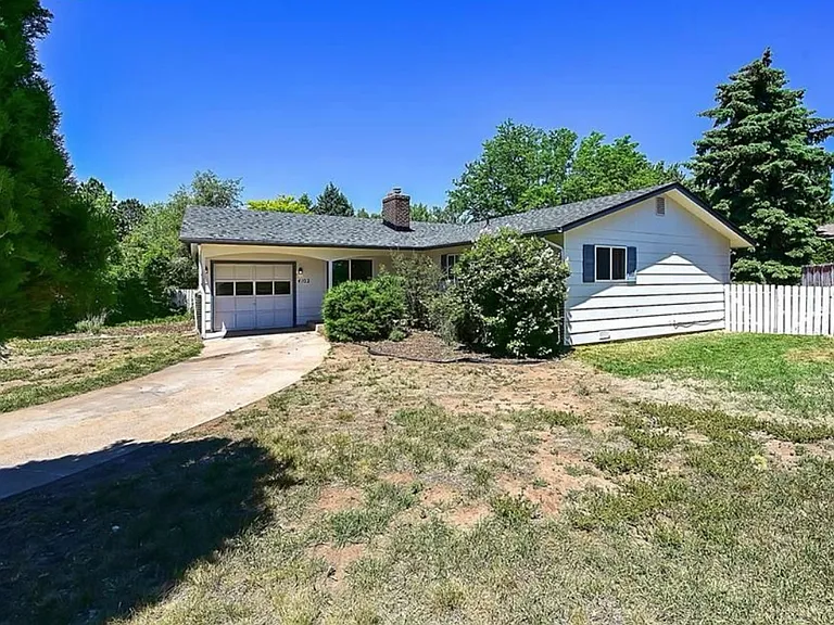 4102 Garrett Pl — Photo 2