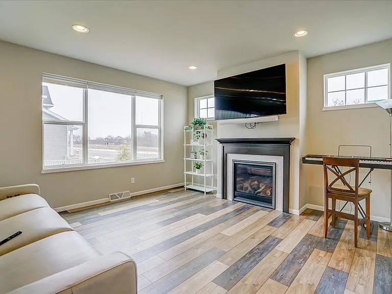 601 Tawny Elm Pkwy — Photo 15
