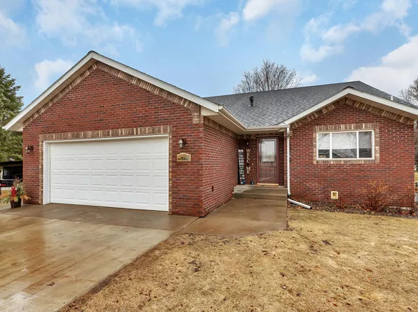 205 3rd Ave NW, Rice, MN 56367