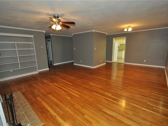 4th image of 4509 Hunters Point Dr