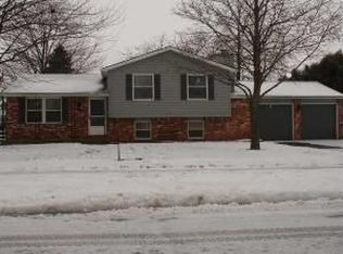 865 Continental Dr, Waterville, OH 43566
