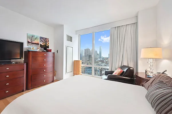 Sold by Corcoran | media 14