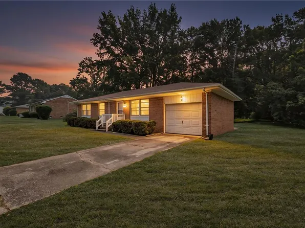 5125 Owens Ln, Smithfield, VA 23430