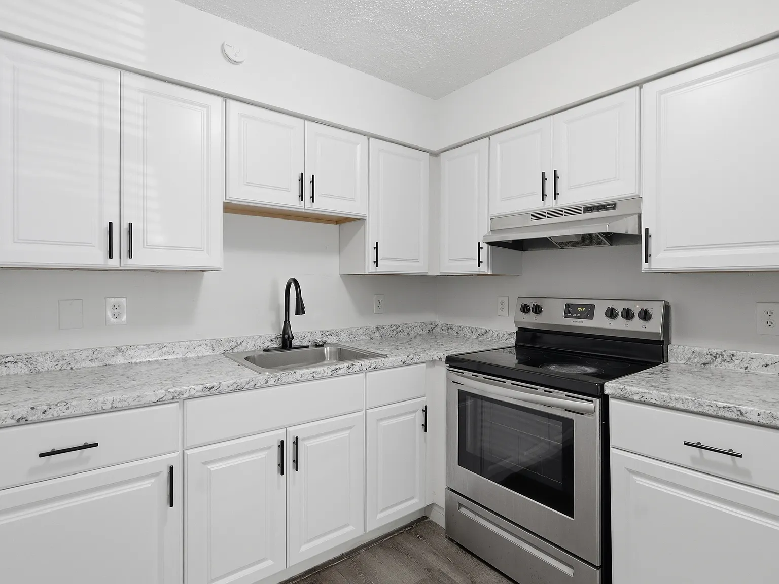 2 bed, 620 sqft, $1,375 — Photo 3