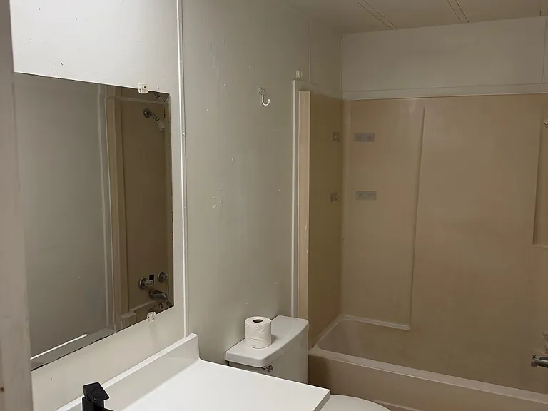 216 N Carpenter St #B — Photo 2