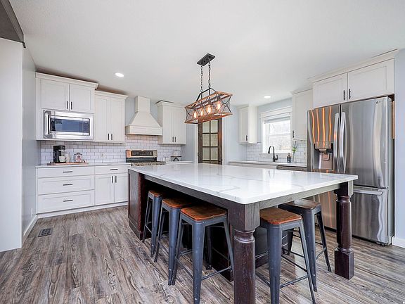 5th image of 811 N 900th Rd