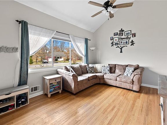 4th image of 2740 Denby Dr