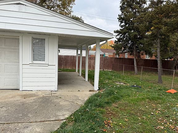 3rd image of 21122 Annapolis St