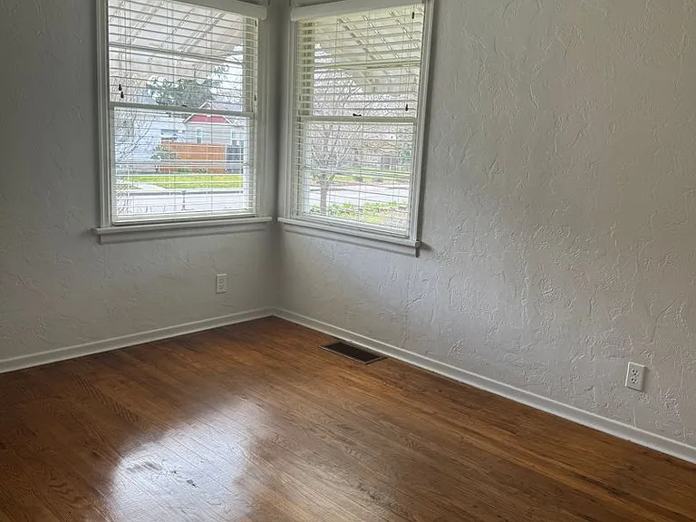 1533 Melrose St — Photo 7