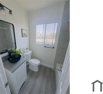 810 W 62nd St #4 — Photo 14