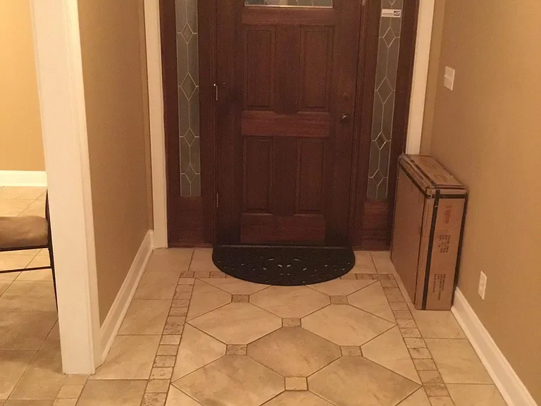 514 N Donahue Dr — Photo 1