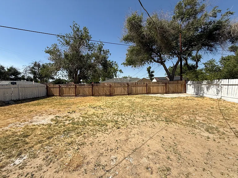 1147 W Oldfield St — Photo 16