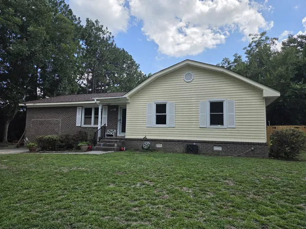 2412 Springhill Rd, Greenville, NC 27858