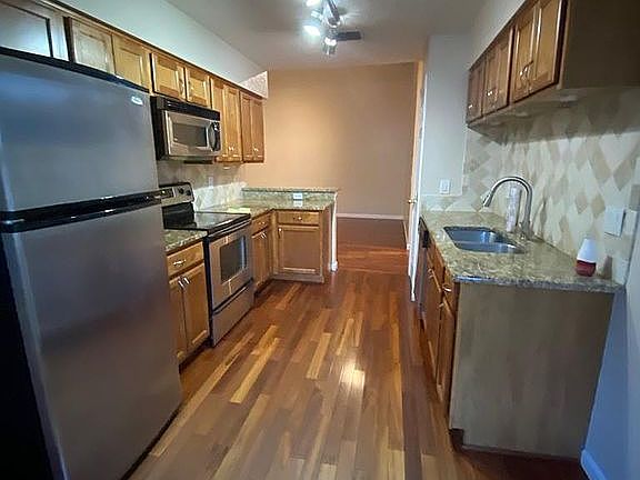 4th image of 7759 Sugar Bend Dr