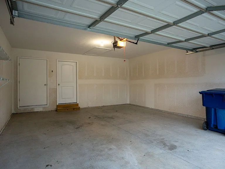 5468 S Main St — Photo 4