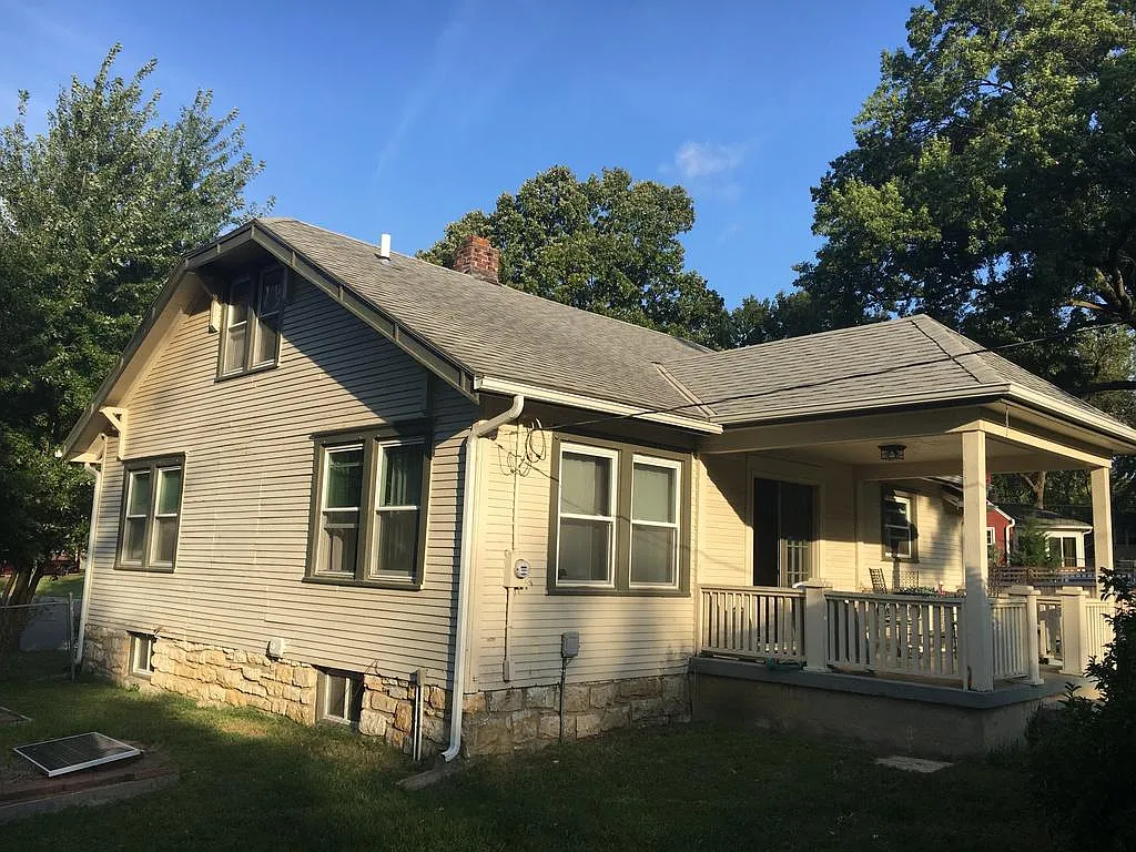 3 bed, 1252 sqft, $2,000 — Photo 2