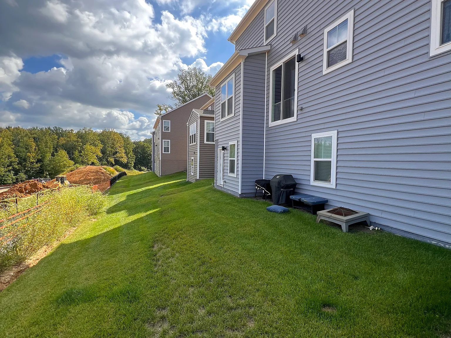 3 bed, 1080 sqft, $2,100 — Photo 3