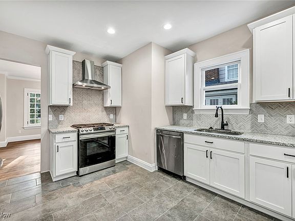 3rd image of 2213 N Saint James Pkwy