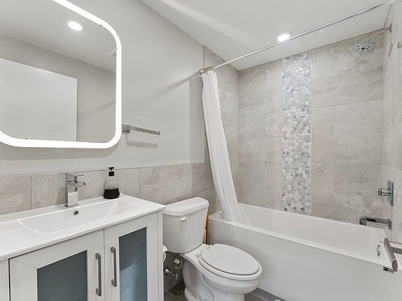 5th image of 2039 N Randolph St Unit A2