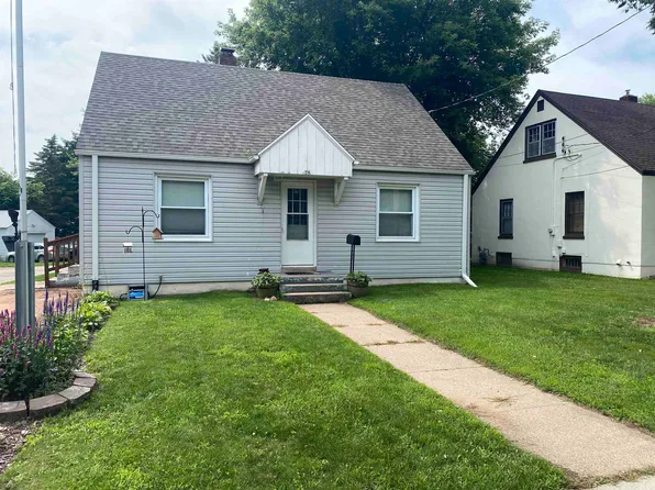 74 16th St, Clintonville, WI 54929
