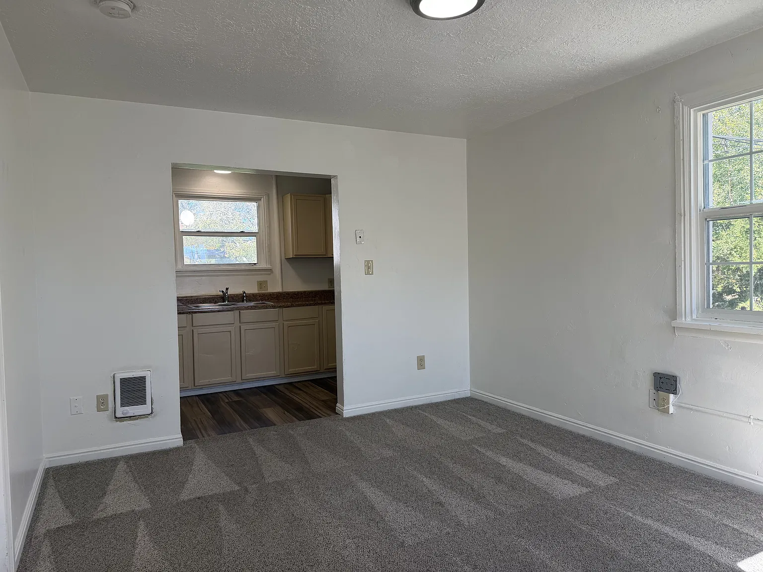 998 Iona Street - 980 — Photo 3