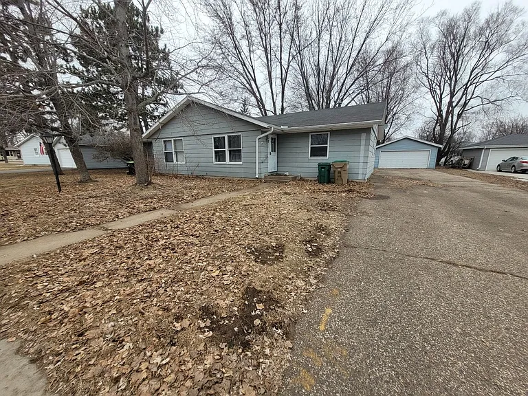822 Dwight St — Photo 1