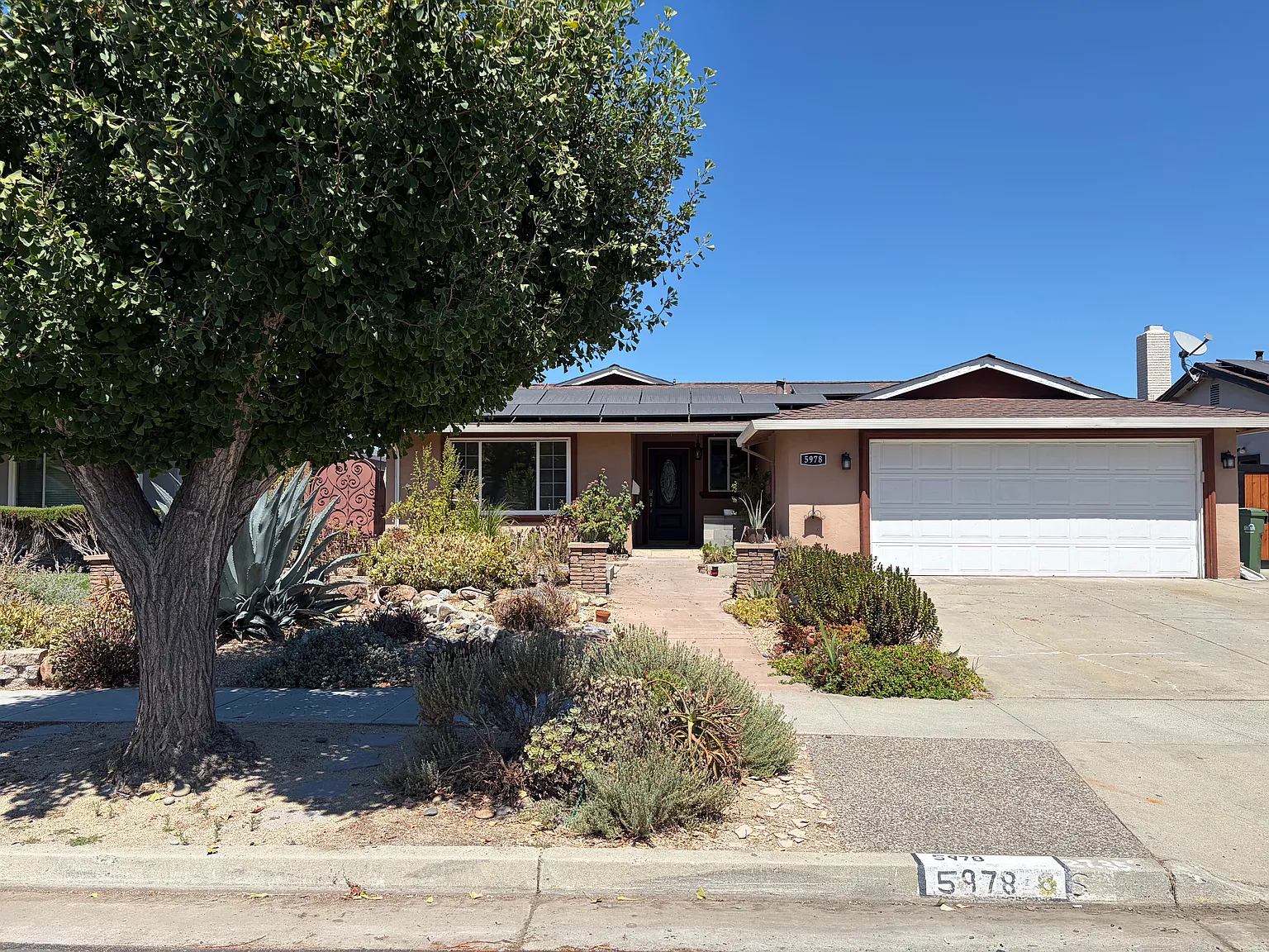 4 bed, 1738 sqft, $4,750 — Photo 2