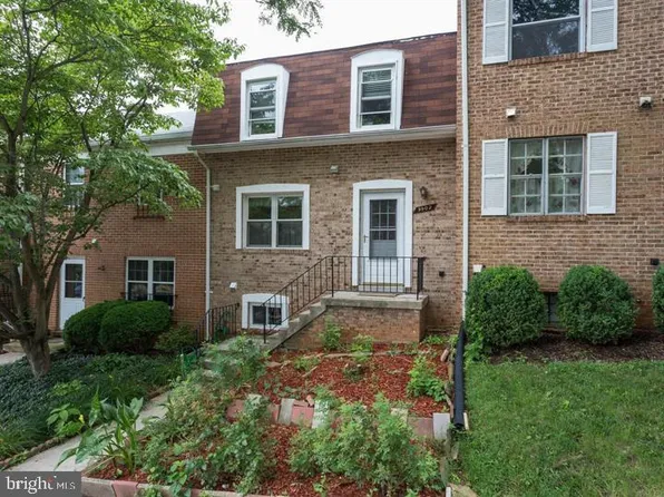 9902 Lakepointe Dr, Burke, VA 22015