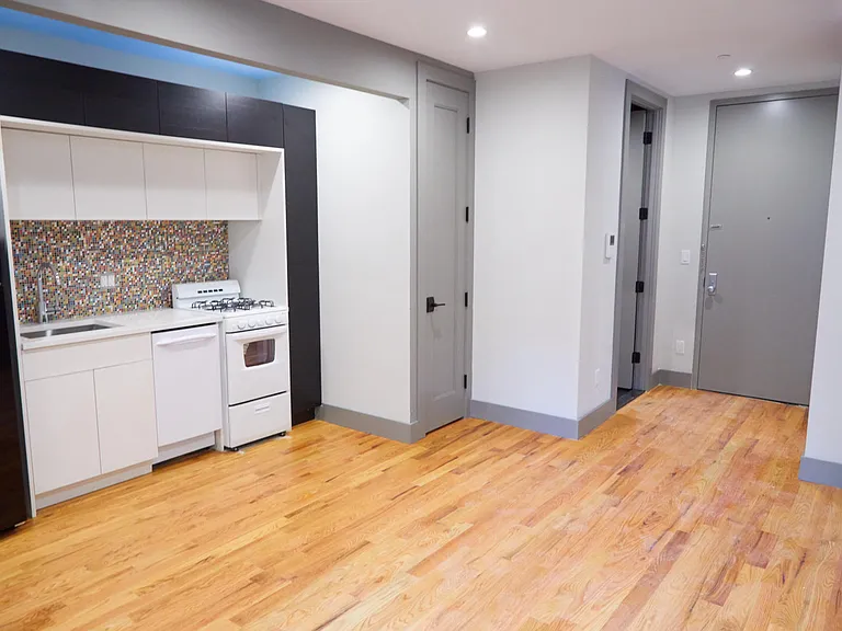 836 Monroe St #3B — Photo 3