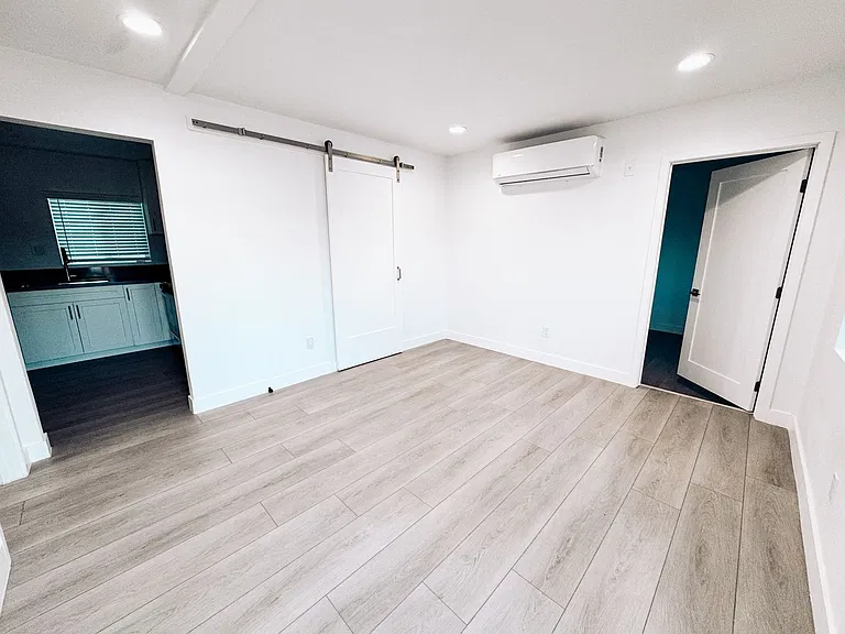 Harbor Blvd Apts. — Photo 21