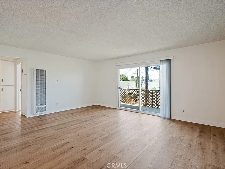 972 W 14th St #3 — Photo 14