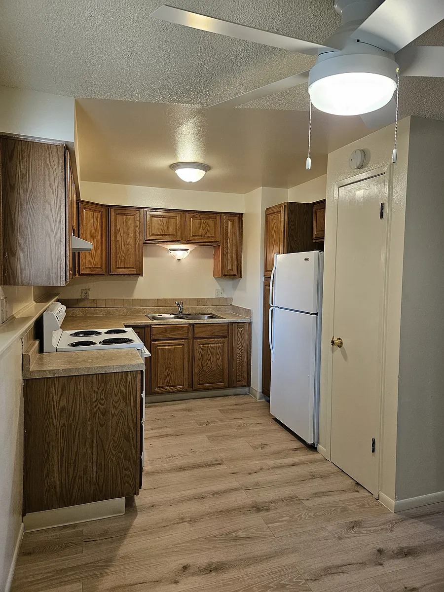 Kitchen - 7723 E Maxwell Ave