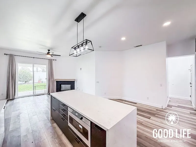 4 bed, 2.0 bath, 1454 sqft, $3,596 — Photo 2