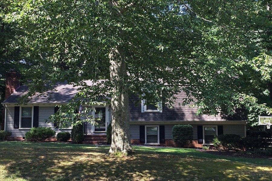 1st image of 16 Lord Fairfax Dr