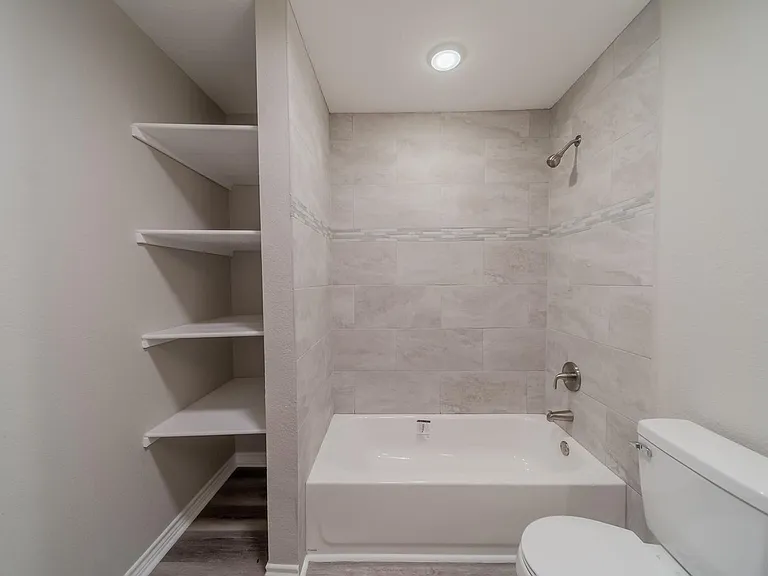 5739 Skylane Dr — Photo 23
