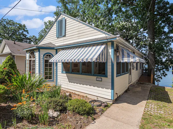 33692 Indian Trl, Eau Claire, MI 49111