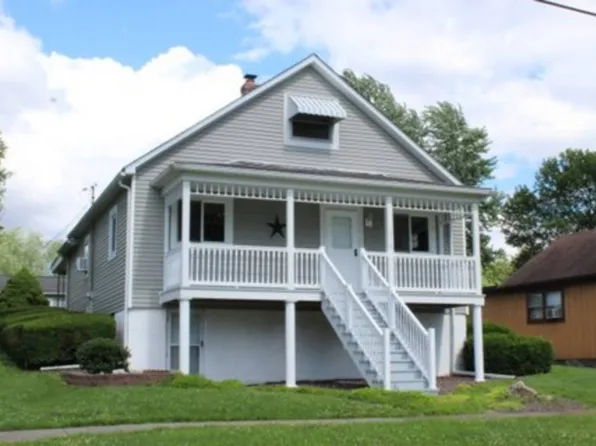 210 N 4th St, Benld, IL 62009