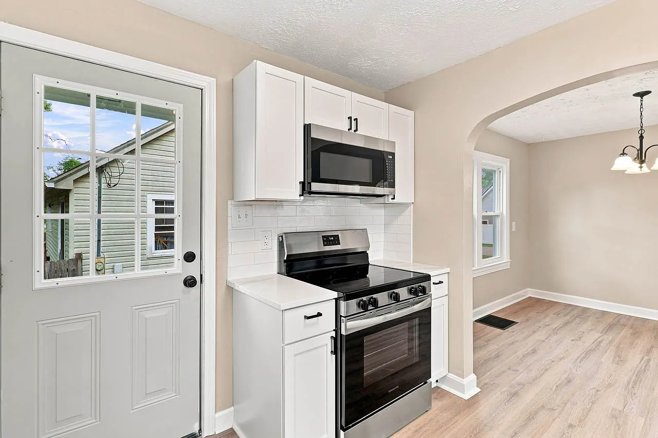 3 bed, 1079 sqft, $1,600 — Photo 4