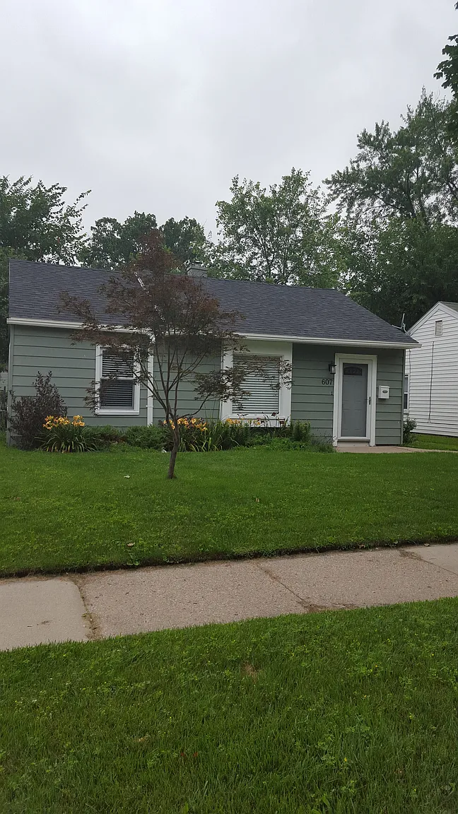 607 Stratford Rd photo 1