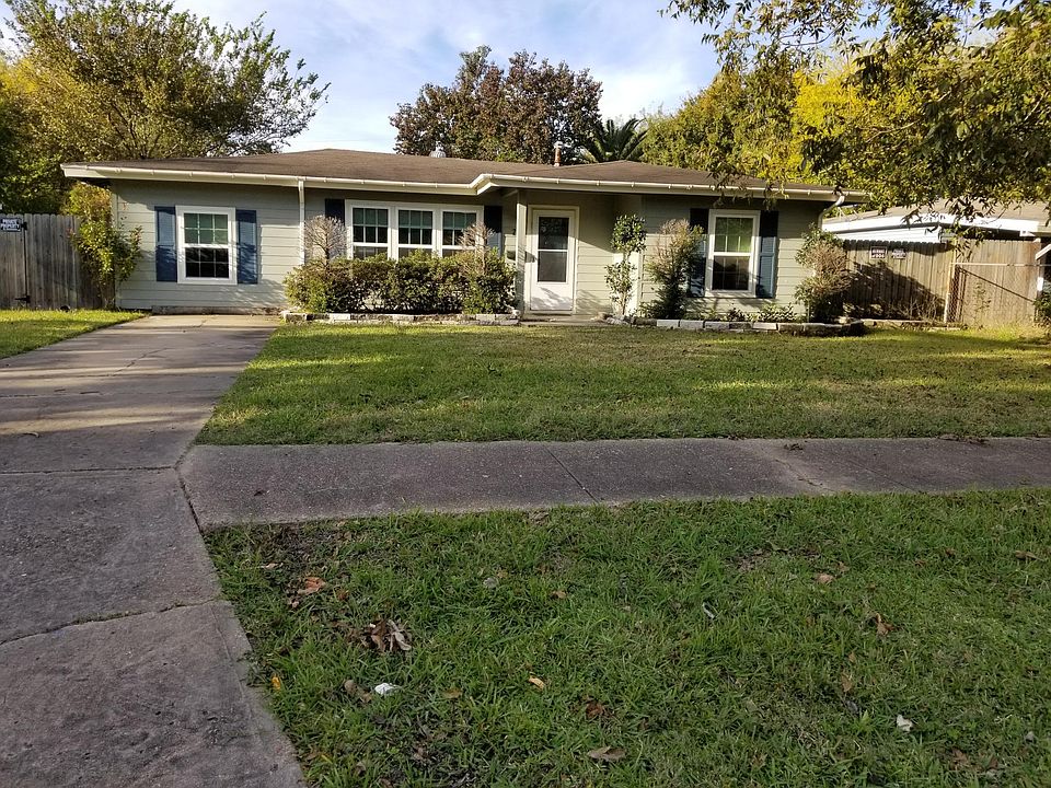 1st image of 724 22nd Ave N