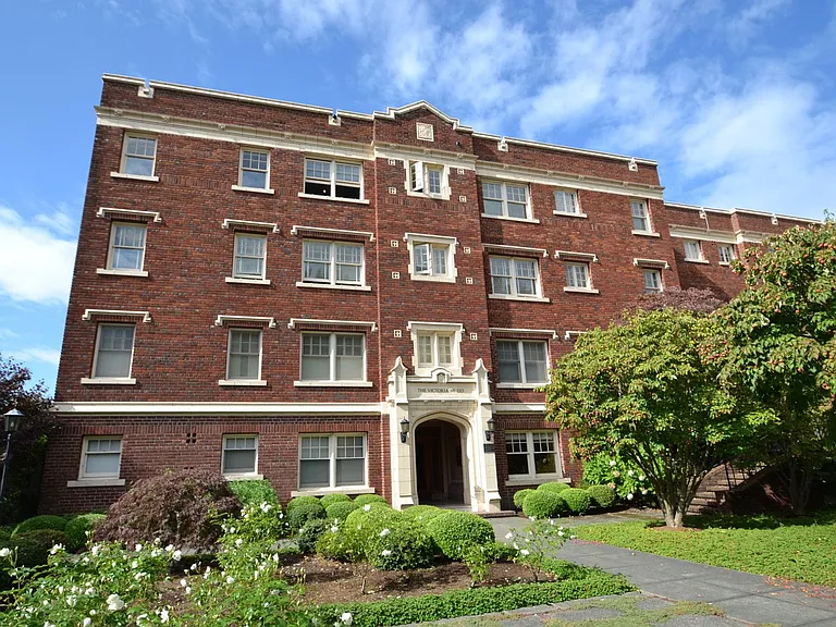 120 W Highland Dr #120 — Photo 1