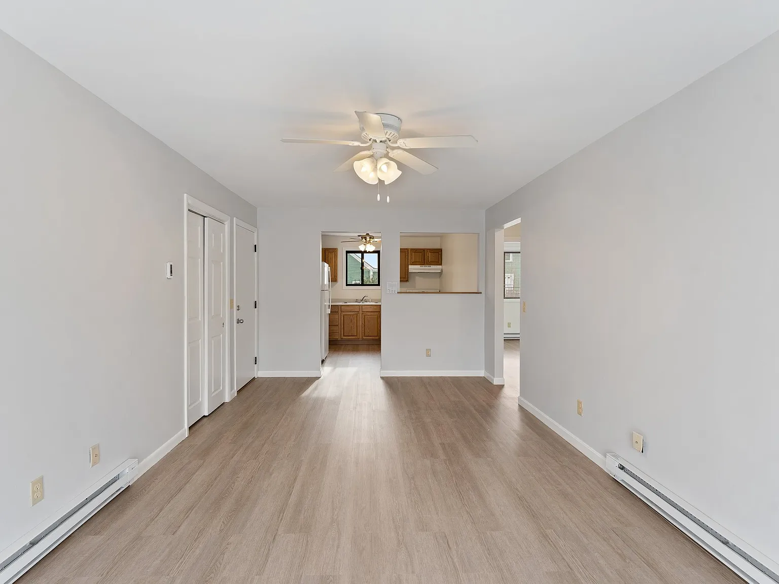 1398 Lonsdale Avenue — Photo 3
