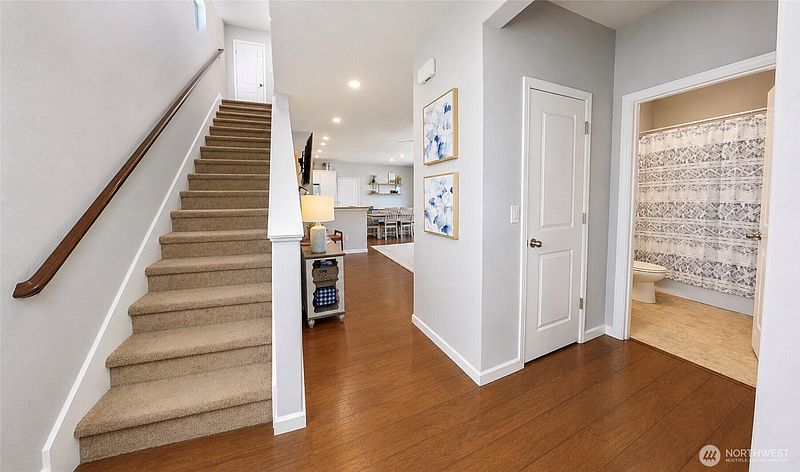 2nd image of 3363 Hydra Street NE