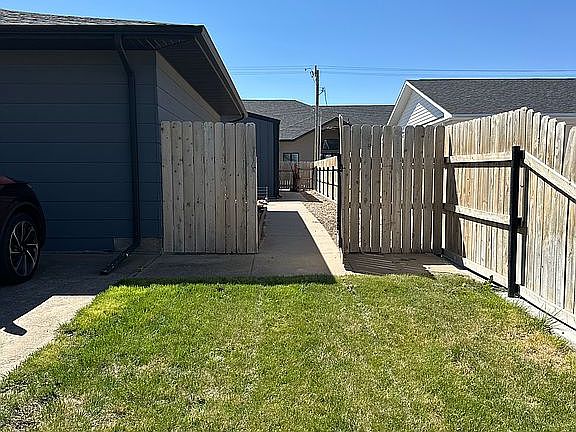 2nd image of 275 6th St