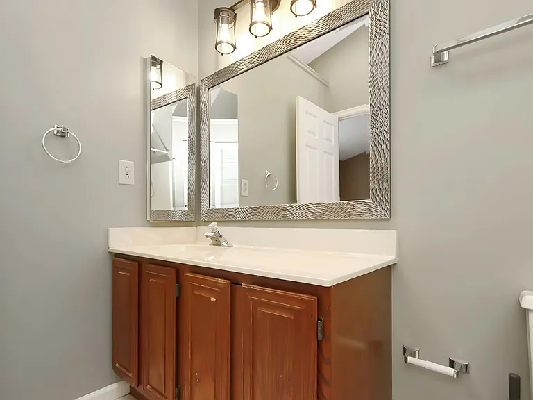 127 Sterling Ct — Photo 13