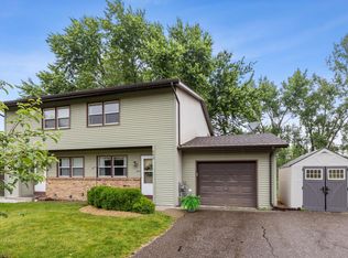 902 Ridge Dr SE, Saint Michael, MN 55376