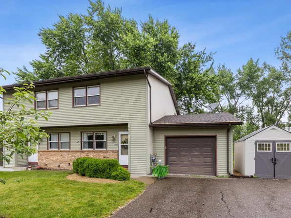 902 Ridge Dr SE, Saint Michael, MN 55376