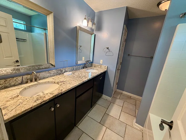 102 Kaylin Ct — Photo 9