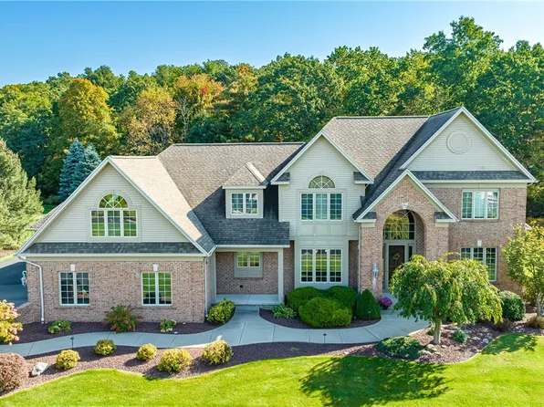 97 Neuchatel Ln, Fairport, NY 14450