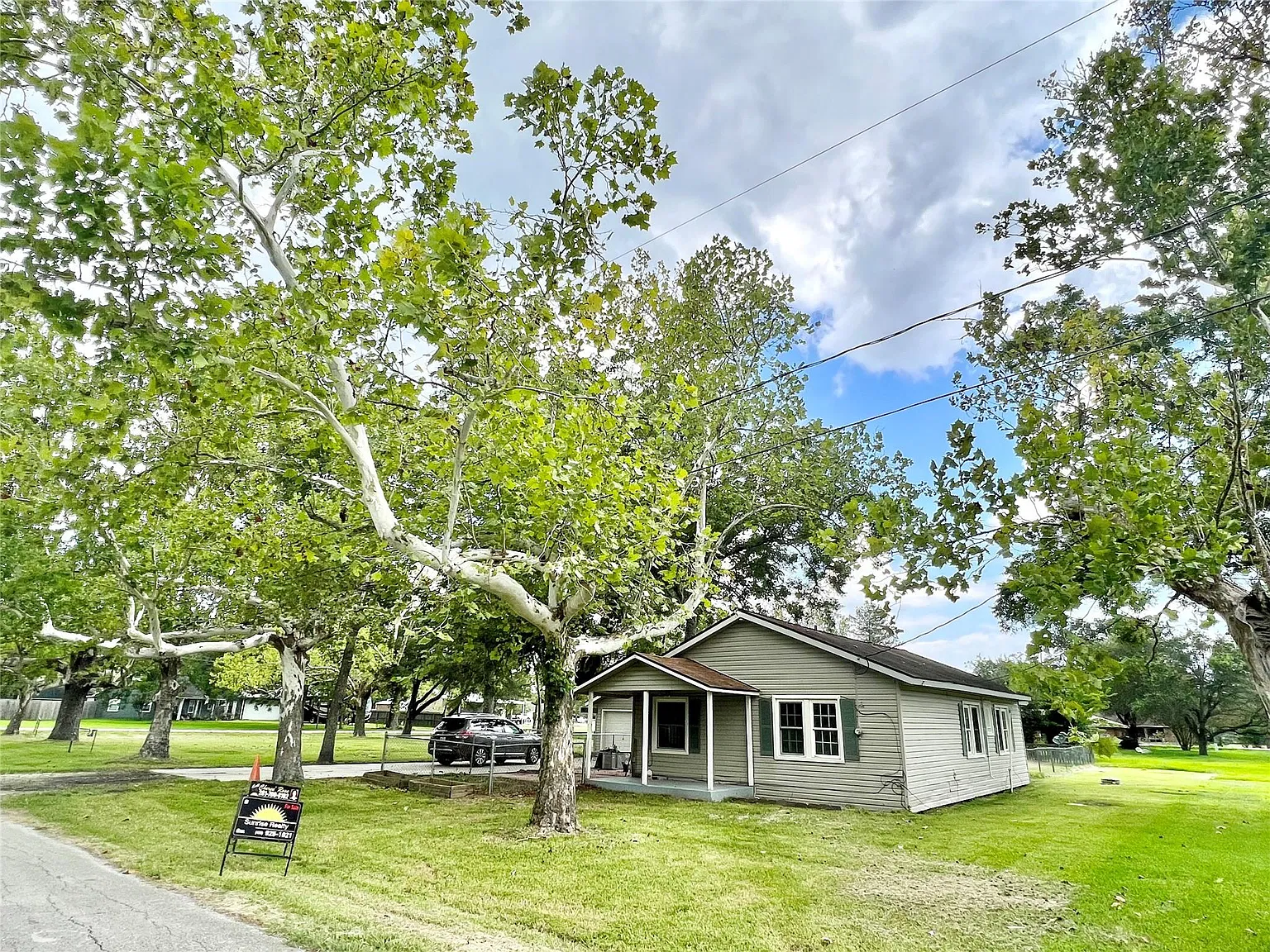 3 bed, 2.0 bath, 1376 sqft, $2,200 — Photo 3